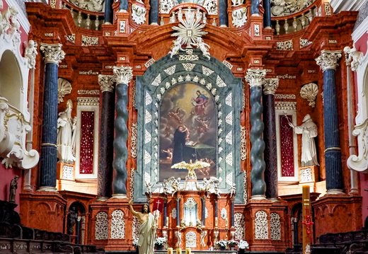 oltarz w kosciele franciszkanow