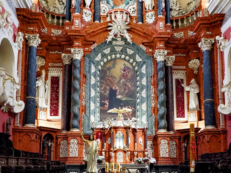 oltarz w kosciele franciszkanow