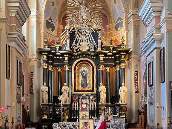 nawa-glowna-kosciola-w-radecznicy