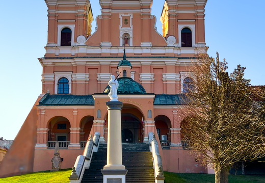 sanktuarium w radecznicy widok-z-zewnatrz