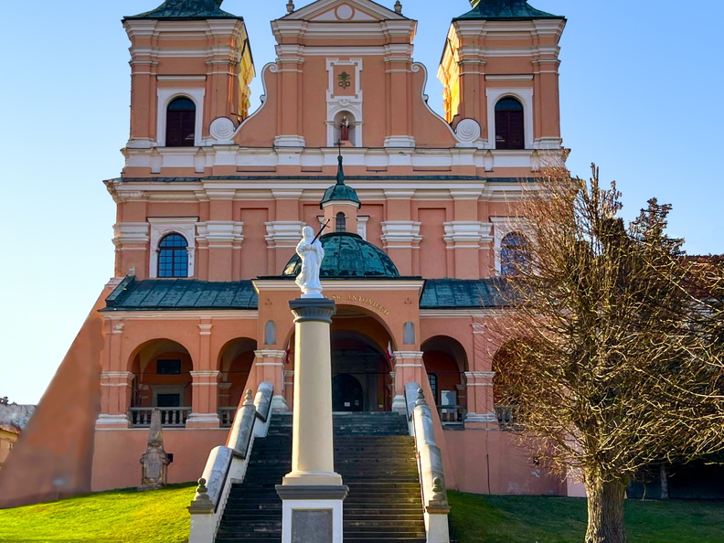 sanktuarium w radecznicy widok-z-zewnatrz